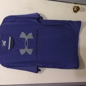 Woman's Under Armour shirt loose fit heatgear